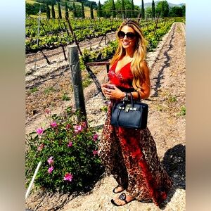 ❤️On-Trend FW2025❤️
La Diosa—Red, Leopard, Adjustable Strap, Maxi, Chiffon/Sheer